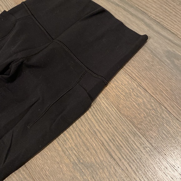 Athleta salutation 7/8 tight black workout leggings - Picture 2 of 4